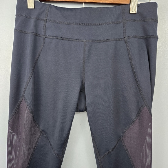 Athleta Aura Sonar Navy Blue Mesh Panel Crop Capri Leggings Womens Size Medium - Picture 4 of 15